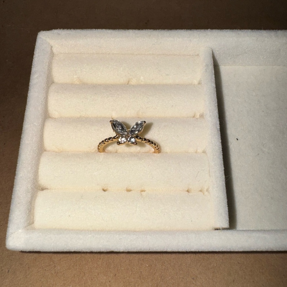 Elegant Gold Butterfly Ring